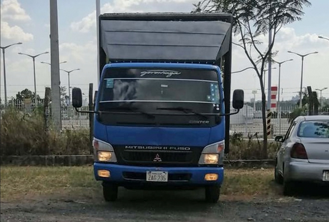 Vacían furgoneta que llevaba U$S 100 mil en electrónicos